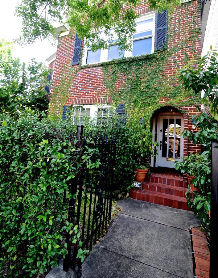 Refuge In The Heart Of Montrose Apartment Houston Exterior photo